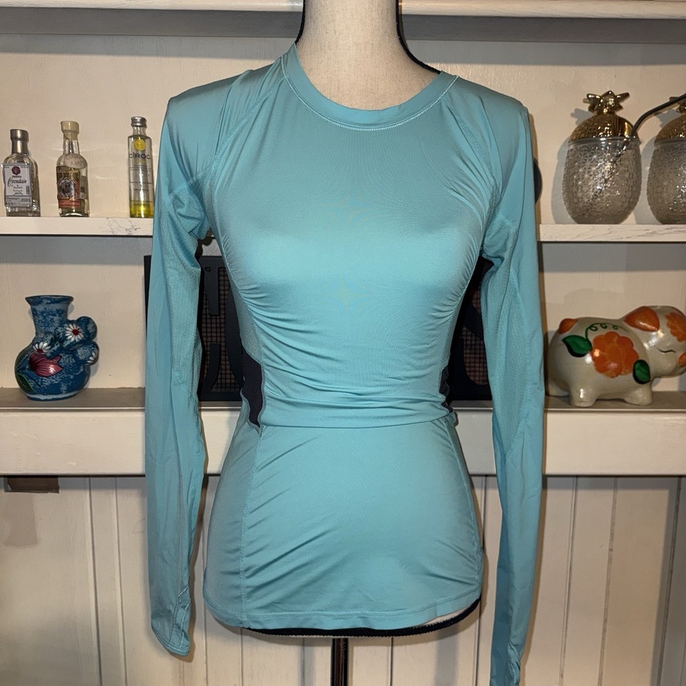 Lululemon Light Blue Long Sleeve Athletic Short Women's Size 4